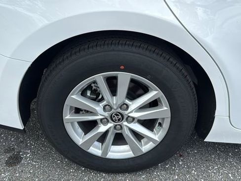 Used 2025 Toyota Camry LE w/ Convenience Package image 12