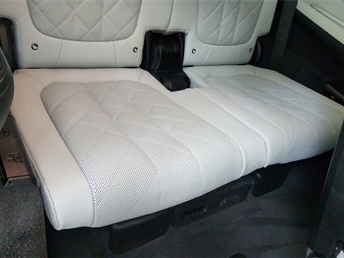 Used 2023 BMW X7 xDrive40i w/ M Sport Package image 30