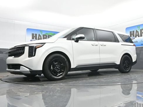 Used 2025 Kia Carnival FWD image 20