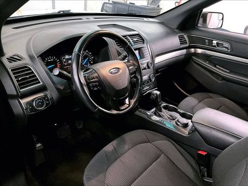 Used 2018 Ford Explorer XLT AWD/4WD image 12