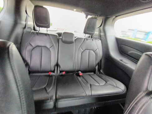 Used 2025 Chrysler Pacifica Select FWD image 14