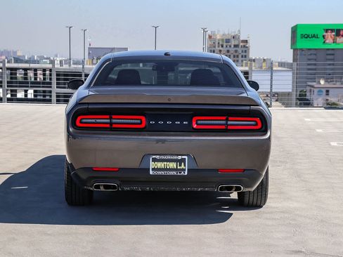 Used 2021 Dodge Challenger SXT image 5