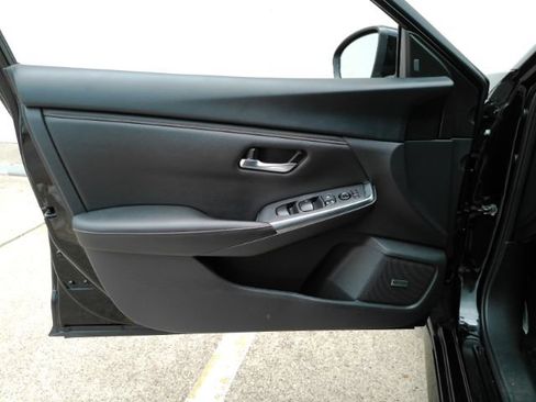 Used 2023 Nissan Sentra SR w/ SR Premium Package FWD image 15