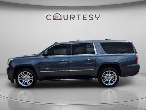 Used 2020 GMC Yukon XL SLT w/ Premium Edition AWD/4WD image 2