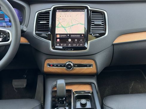 Certified 2025 Volvo XC90 T8 Plus AWD/4WD image 25