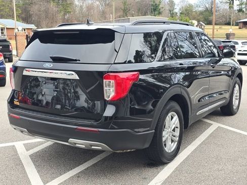 Used 2022 Ford Explorer XLT w/ Equipment Group 202A image 6