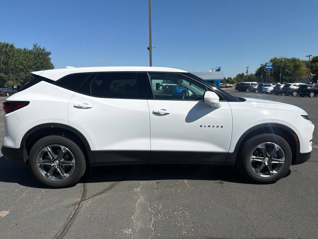 Certified 2025 Chevrolet Blazer LT FWD image 8