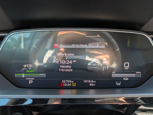 Used 2023 Audi e-tron Premium Plus w/ Premium Plus Package AWD/4WD image 21