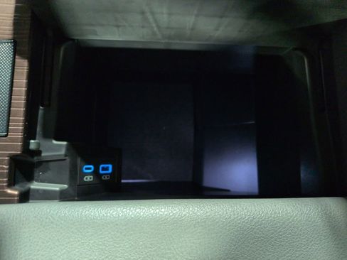 Used 2024 Toyota Sienna XLE FWD image 26