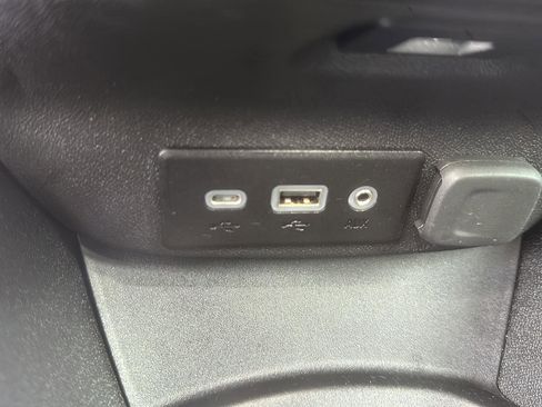 Used 2022 Chevrolet Malibu RS image 31