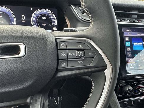 Used 2023 Jeep Grand Cherokee Altitude image 14