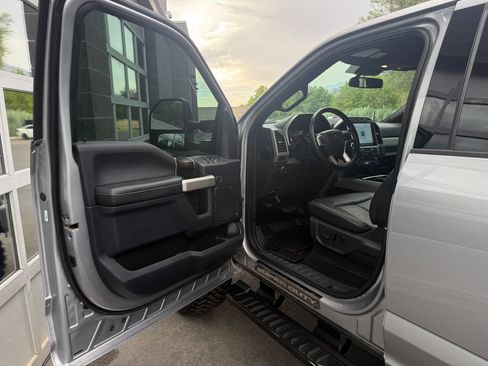 Used 2022 Ford F250 Lariat w/ Black Appearance Package AWD/4WD image 18