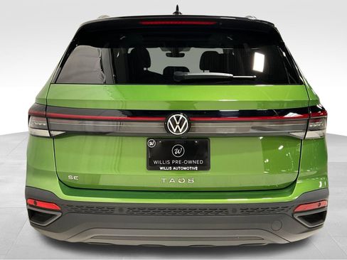 Used 2025 Volkswagen Taos SE FWD image 6
