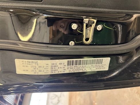 Used 2019 Jeep Cherokee Limited image 31