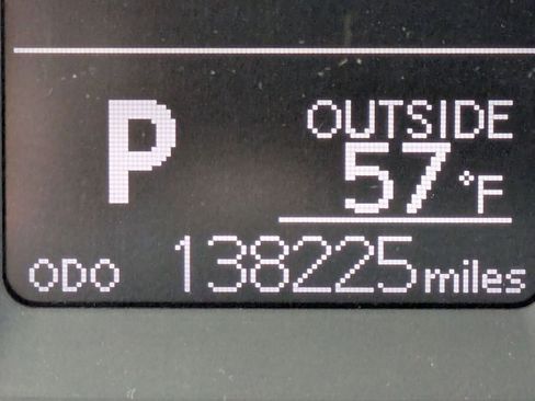 Used 2017 Toyota Corolla LE image 5