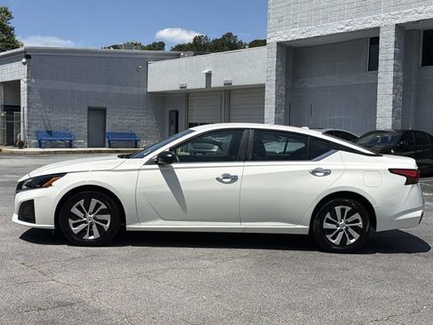 Used 2025 Nissan Altima 2.5 S FWD image 2