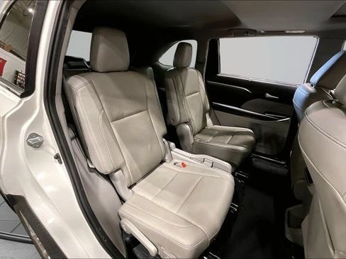 Used 2019 Toyota Highlander Limited AWD/4WD image 29