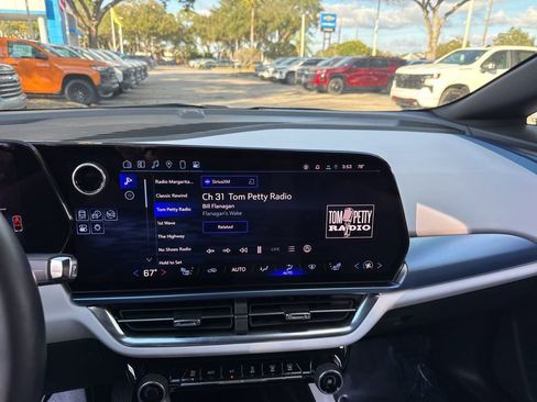 Used 2025 Chevrolet Equinox EV LT image 39