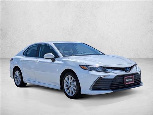 Used 2024 Toyota Camry LE FWD image 3