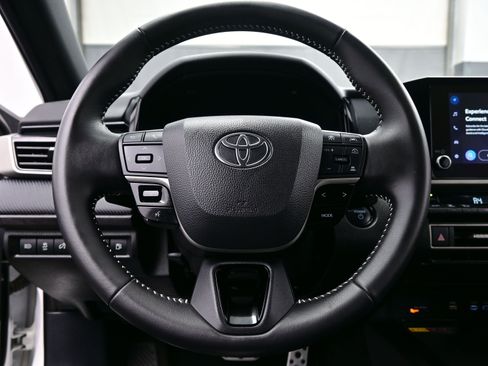 Used 2025 Toyota Camry SE image 22