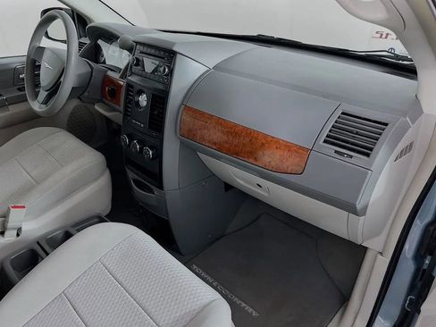 Used 2008 Chrysler Town & Country LX image 27