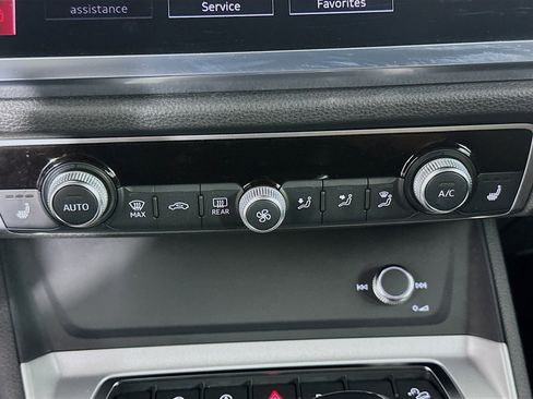 Used 2025 Audi Q3 2.0T Premium image 22