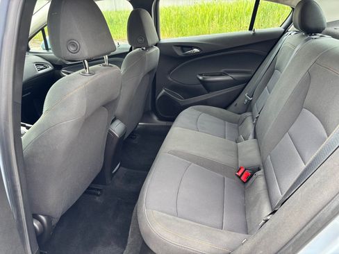 Used 2018 Chevrolet Cruze LS FWD image 10