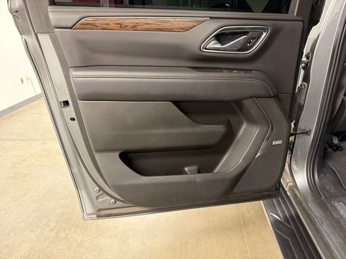 Used 2021 Chevrolet Suburban Premier w/ Premium Package AWD/4WD image 29