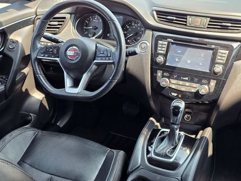 Used 2018 Nissan Rogue Sport SL FWD image 39