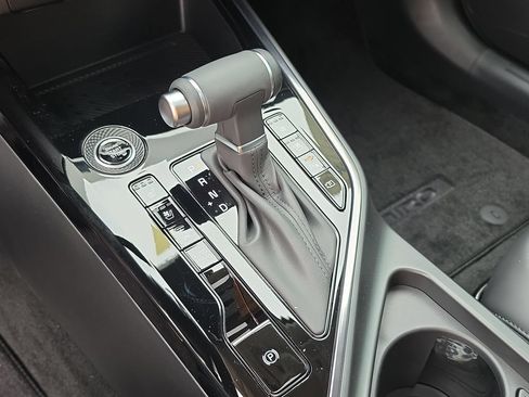 New 2026 Kia Niro SX Touring FWD image 28