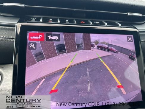 Used 2025 Jeep Grand Cherokee Limited w/ Luxury Tech Group II AWD/4WD image 48