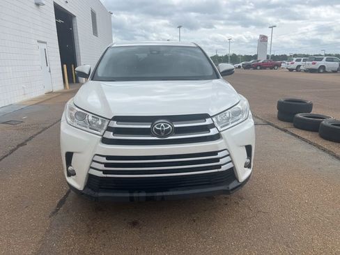 Used 2019 Toyota Highlander Plus image 2
