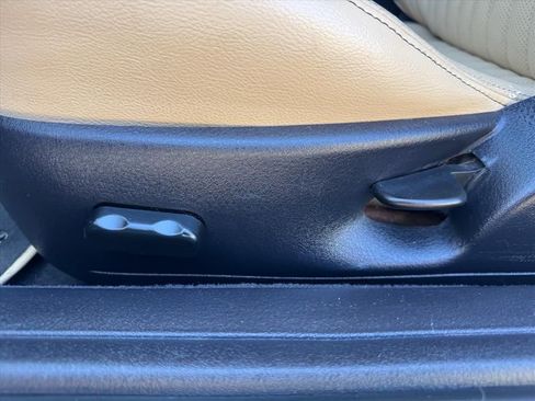 Used 2005 Ford Thunderbird RWD image 12
