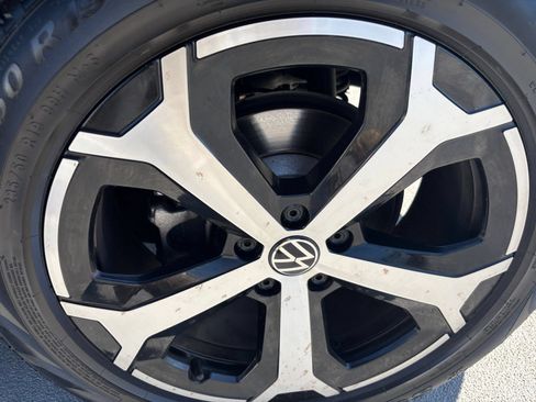 Used 2026 Volkswagen Tiguan SE FWD image 31