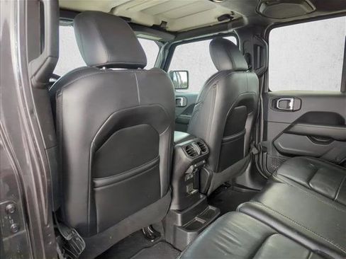Used 2019 Jeep Wrangler Unlimited Sahara image 15