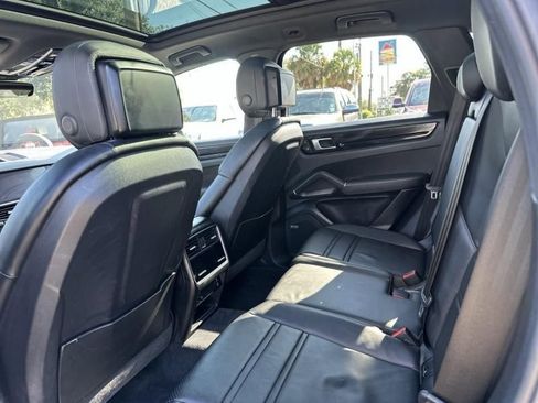 Used 2020 Porsche Cayenne image 14