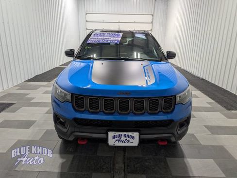 Used 2025 Jeep Compass Trailhawk AWD/4WD image 6