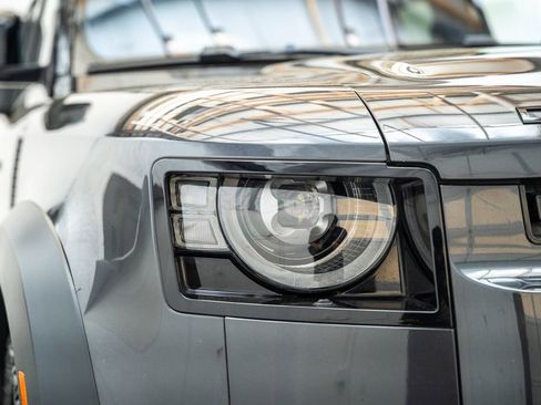 Used 2022 Land Rover Defender 110 X-Dynamic HSE image 13