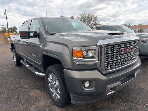 Used 2018 GMC Sierra 2500 Denali w/ Duramax Plus Package AWD/4WD image 2