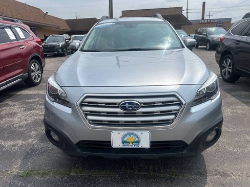 Used 2017 Subaru Outback 2.5i Premium AWD/4WD image 2