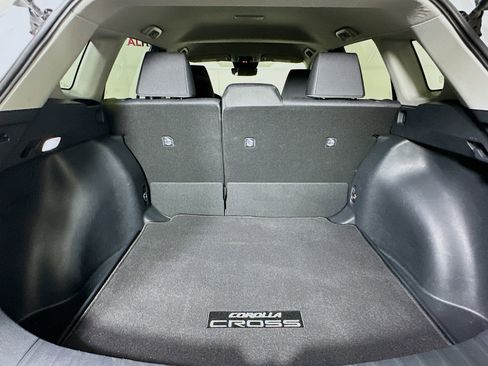 Used 2024 Toyota Corolla Cross LE image 31