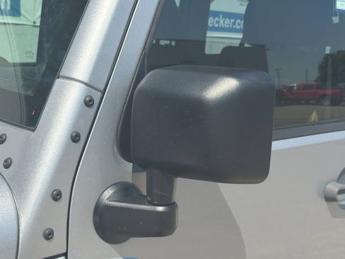 Used 2013 Jeep Wrangler Unlimited Sahara AWD/4WD image 12