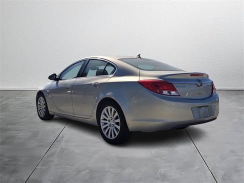 Used 2011 Buick Regal CXL image 3