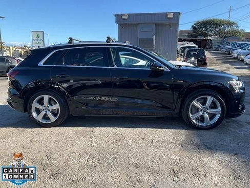 Used 2019 Audi e-tron Prestige w/ Prestige Package image 3