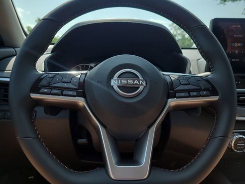 New 2026 Nissan Altima 2.5 SR FWD image 18