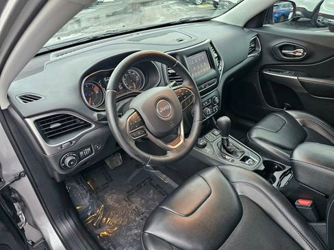 Used 2019 Jeep Cherokee Latitude Plus w/ Comfort/Convenience Group image 15