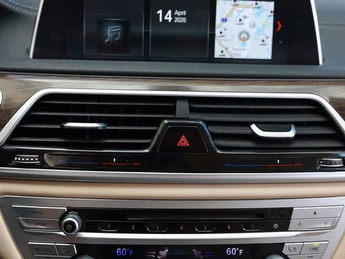 Used 2018 BMW 740i image 40