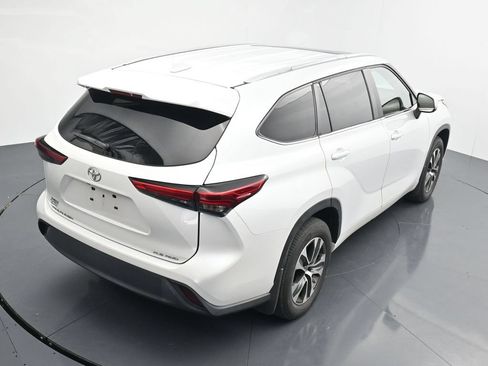 Used 2023 Toyota Highlander XLE AWD/4WD image 27