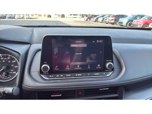 Used 2025 Nissan Rogue SV AWD/4WD image 16