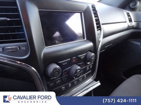 Used 2019 Jeep Grand Cherokee Laredo RWD image 8
